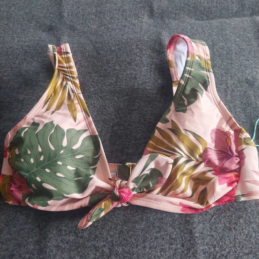 Nwt kona‎ sol bikini top medium